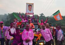 ‘माझे दैवत रवींद्र चव्हाण’…! विजयानंतर संदीप गावडेंनी फडकवलेले बॅनर ठरले चर्चेचा विषय