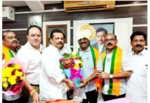 जिल्हा परिषद नवनिर्वाचित अध्यक्ष प्रमोद कामत यांचे शिवसेना जिल्हाप्रमुख संजू परब यांनी केले अभिनंदन..