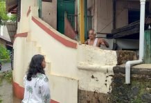 सावंतवाडीत मुसळधार पावसामुळे माठेवाड्यात साचले पाणी; संस्थानकालीन मोरी ब्लॉक झाल्याने निवृत्त शिक्षकांच्या घरात शिरले नाल्याचे पाणी